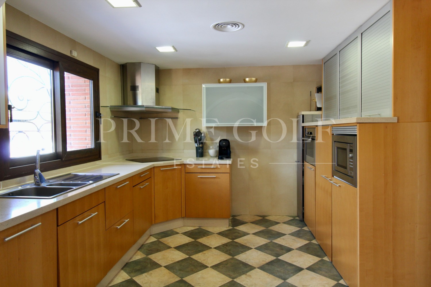 4 bed Villa For Sale in Estepona, Malaga - thumb 25