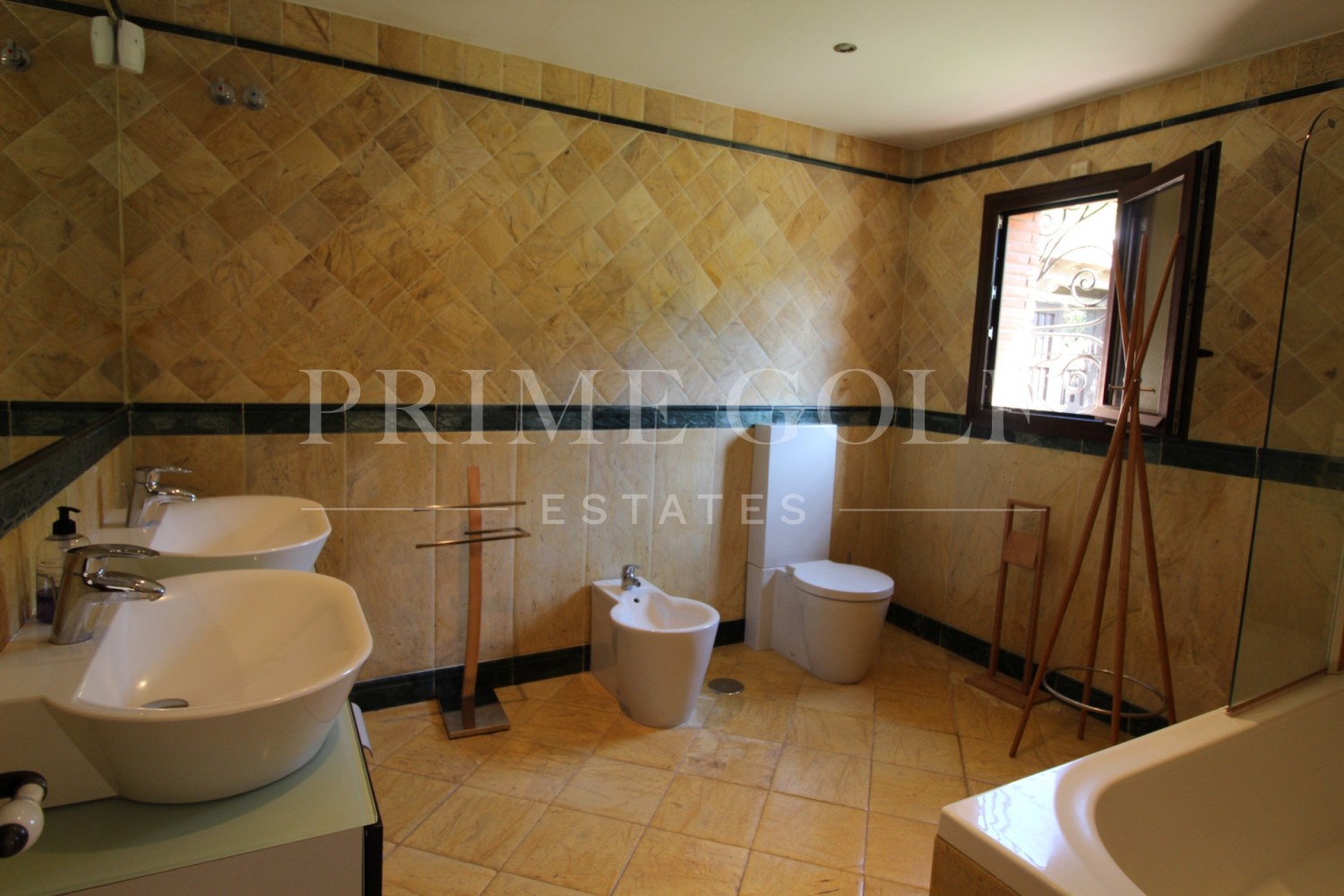4 bed Villa For Sale in Estepona, Malaga - thumb 32