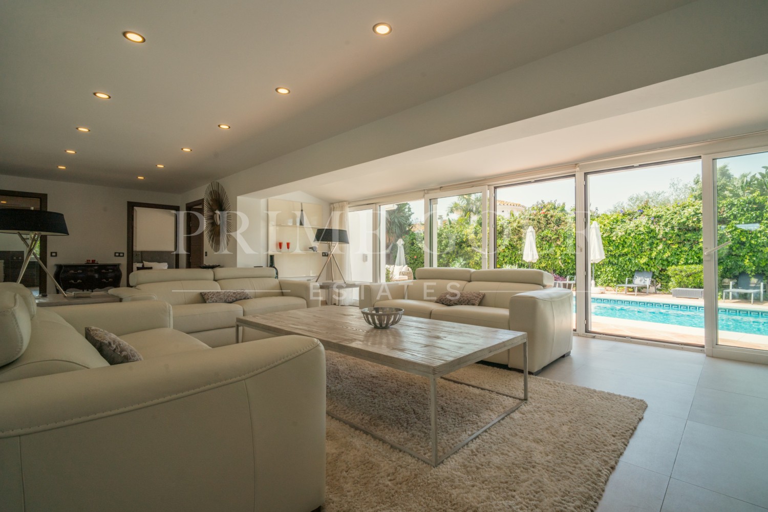 8 bed Villa For Sale in San Pedro de Alcantara, Malaga - thumb 2