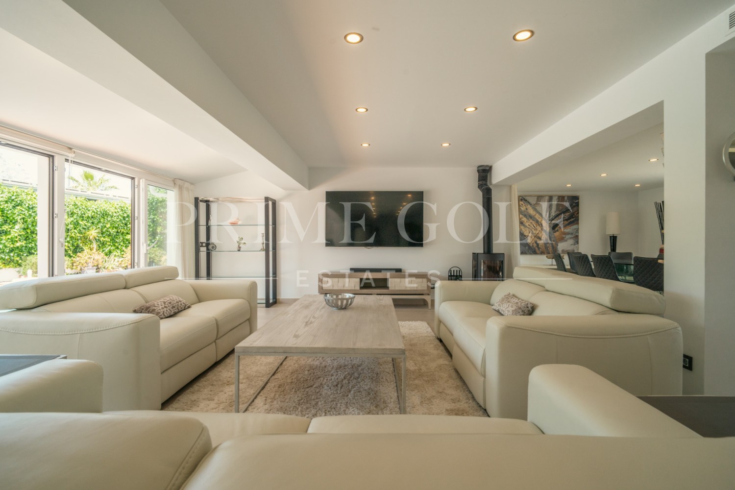8 bed Villa For Sale in San Pedro de Alcantara, Malaga - thumb 4