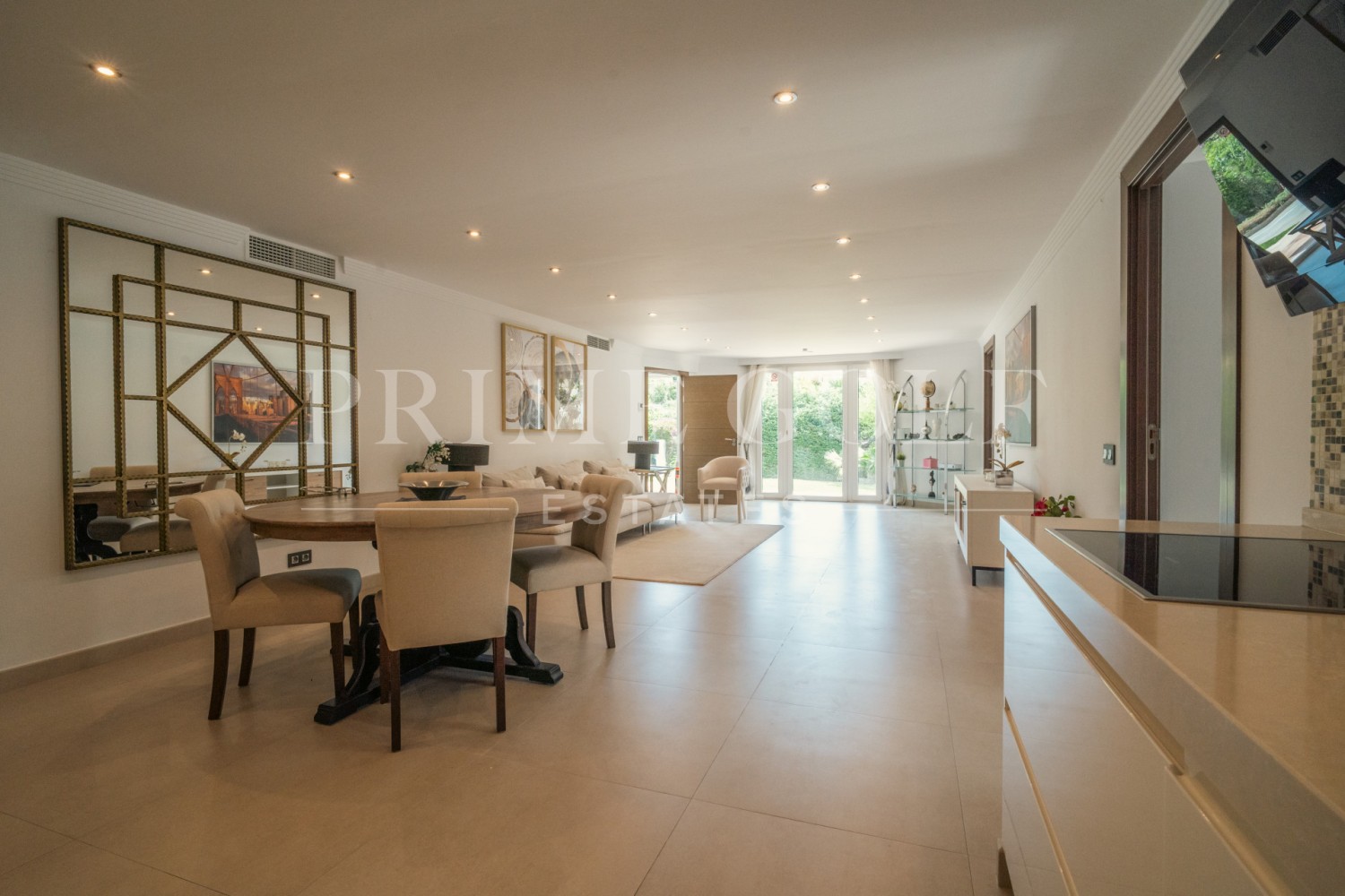 8 bed Villa For Sale in San Pedro de Alcantara, Malaga - thumb 6