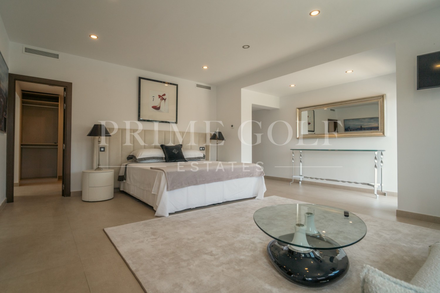 8 bed Villa For Sale in San Pedro de Alcantara, Malaga - thumb 7