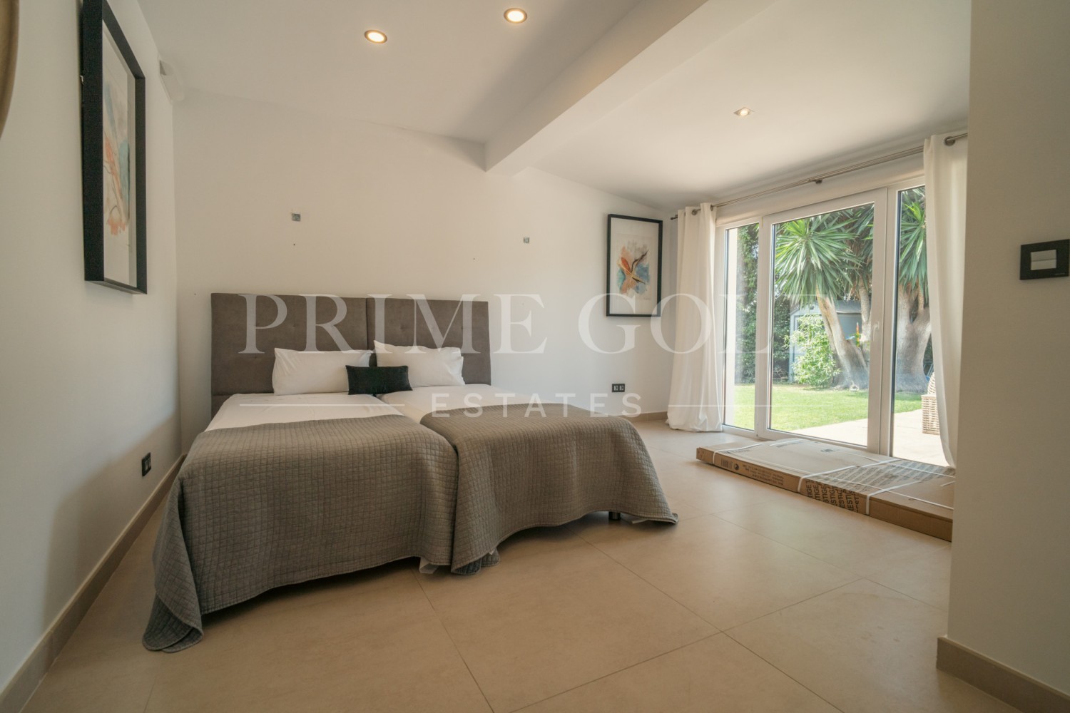 8 bed Villa For Sale in San Pedro de Alcantara, Malaga - thumb 11
