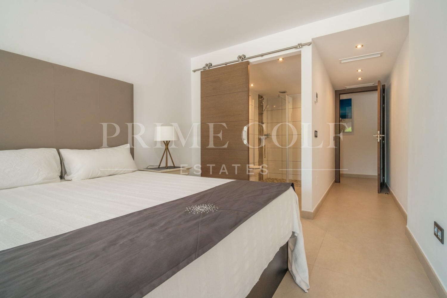 8 bed Villa For Sale in San Pedro de Alcantara, Malaga - thumb 13