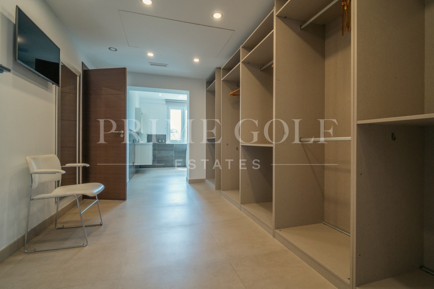 8 bed Villa For Sale in San Pedro de Alcantara, Malaga - thumb 15