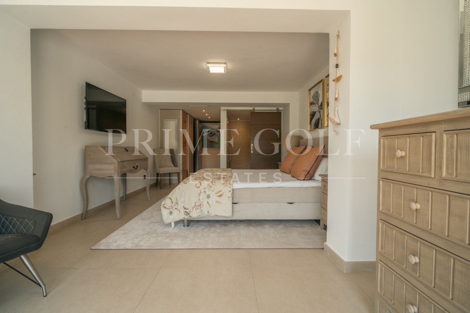 8 bed Villa For Sale in San Pedro de Alcantara, Malaga - thumb 18