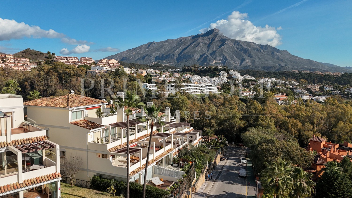 3 bed Apartment For Sale in Nueva Andalucia, Malaga - thumb 6