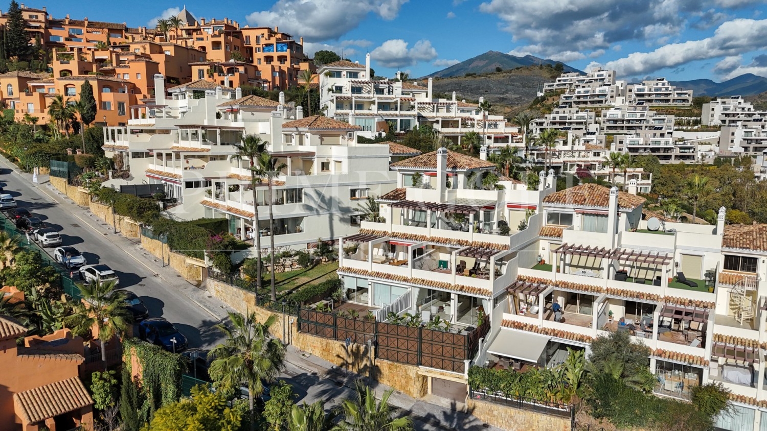 3 bed Apartment For Sale in Nueva Andalucia, Malaga - thumb 9