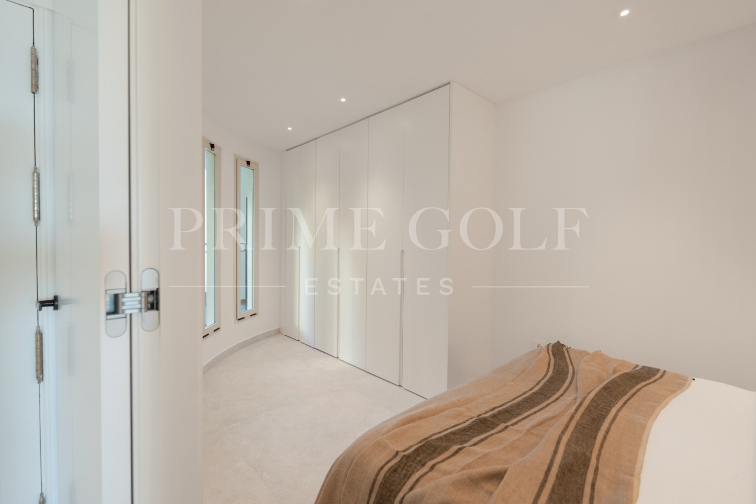 3 bed Apartment For Sale in Nueva Andalucia, Malaga - thumb 41