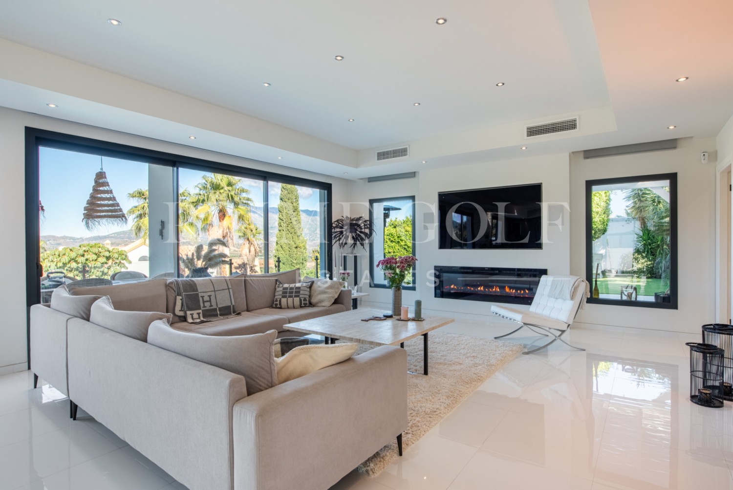 4 bed Villa For Sale in Mijas Costa, Malaga - thumb 3