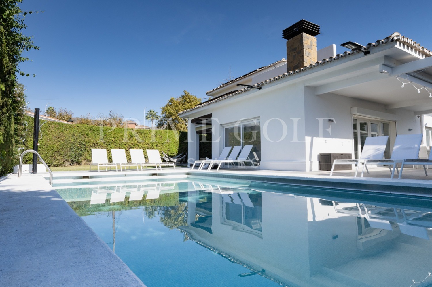 6 bed Villa For Sale in Benalmadena, Malaga - thumb 1