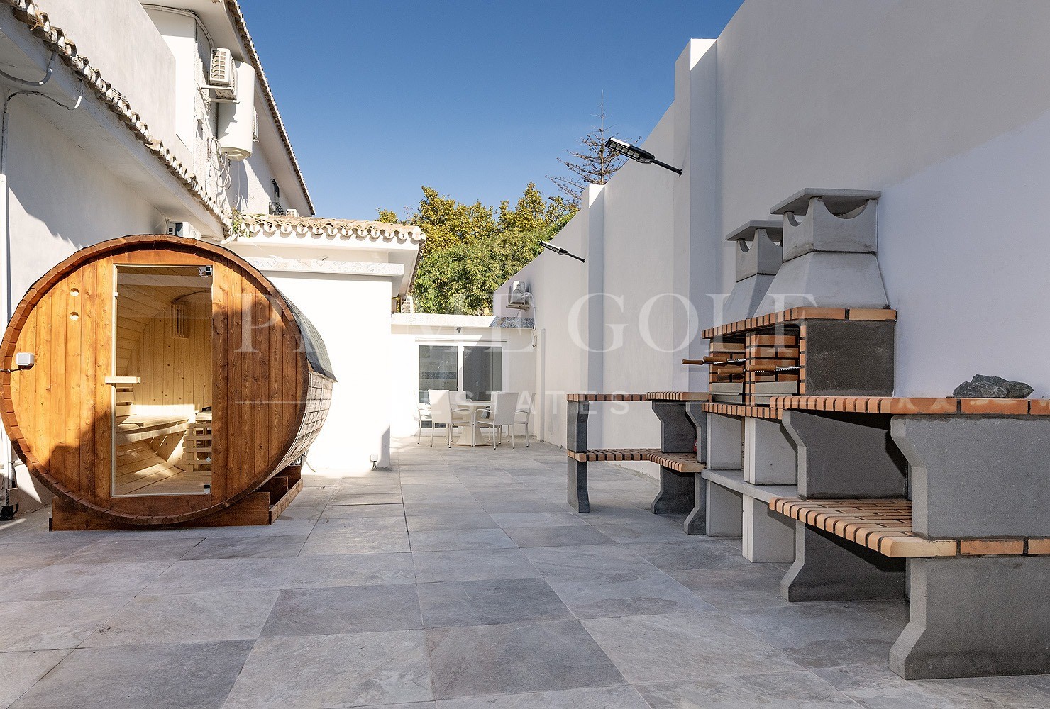 6 bed Villa For Sale in Benalmadena, Malaga - thumb 2