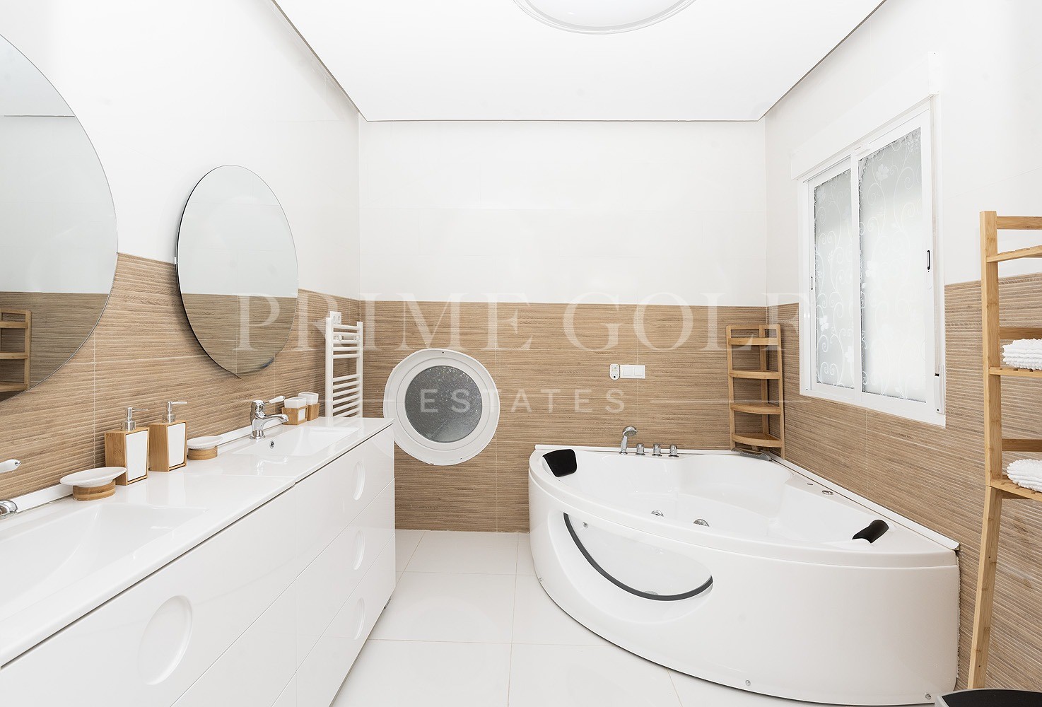 6 bed Villa For Sale in Benalmadena, Malaga - thumb 5