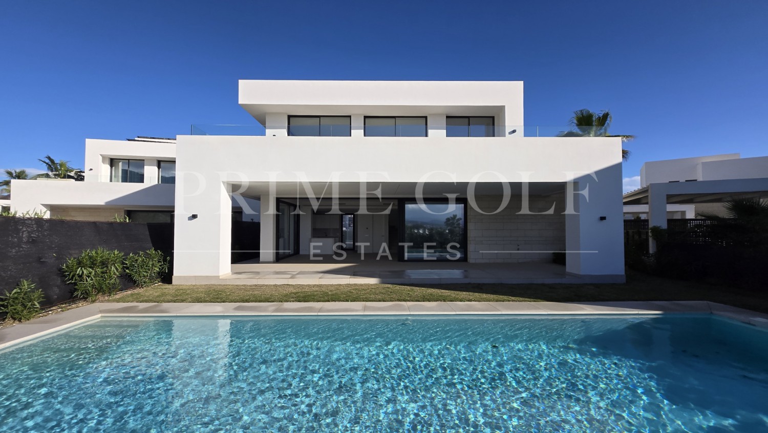 4 bed Villa For Sale in Marbella East, Malaga - thumb 1