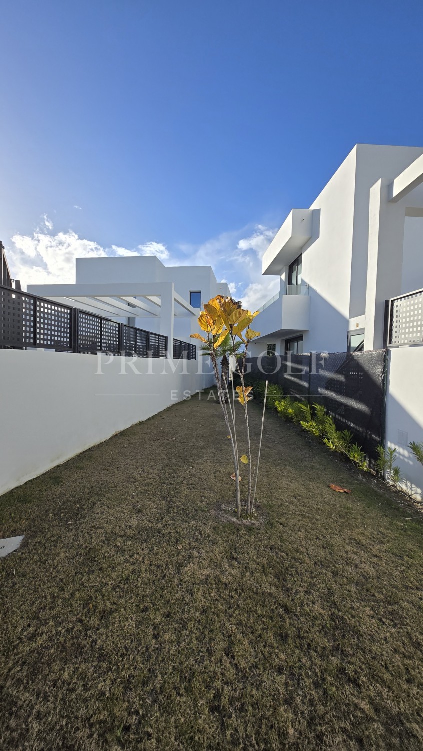 4 bed Villa For Sale in Marbella East, Malaga - thumb 4
