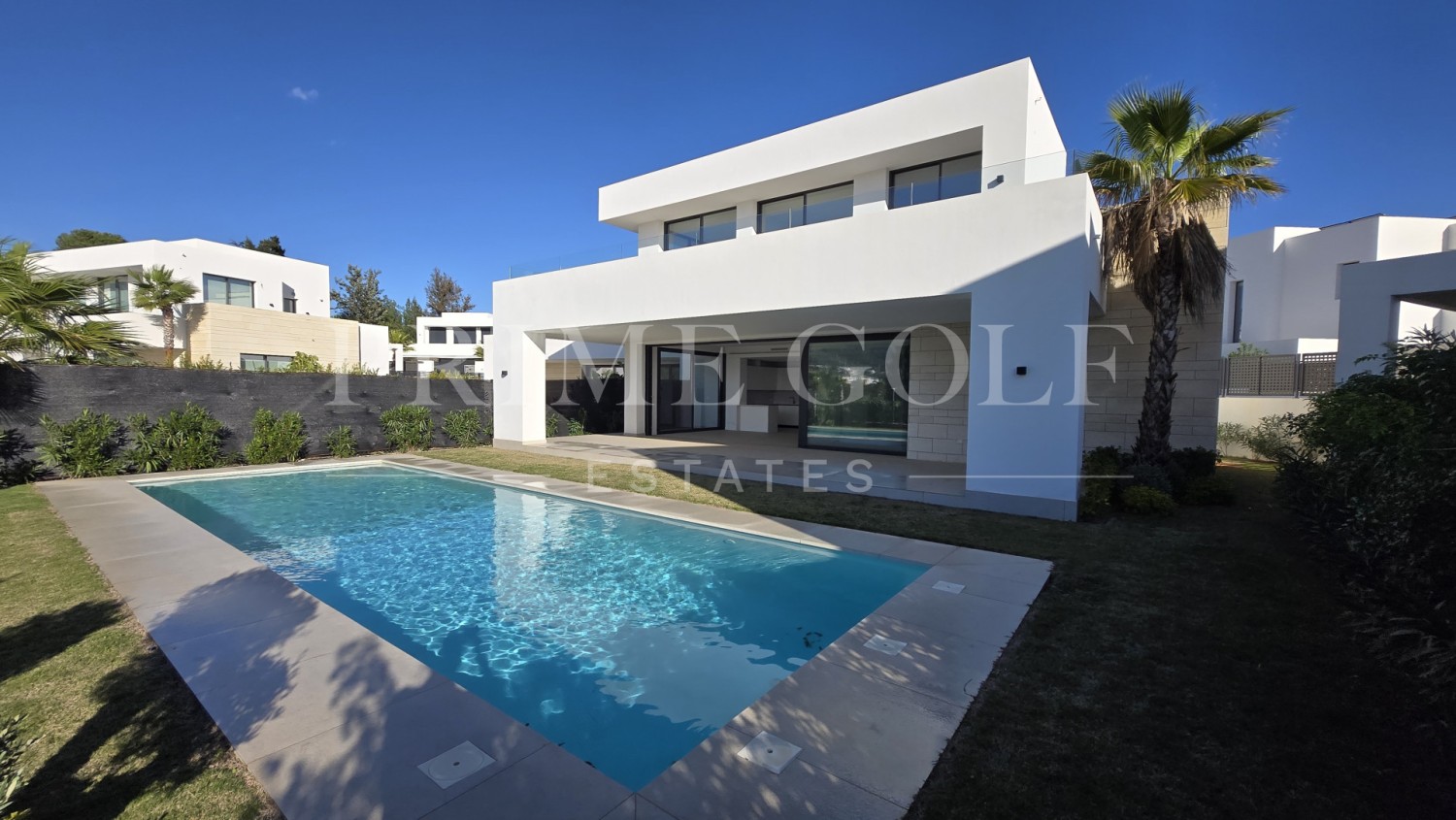 4 bed Villa For Sale in Marbella East, Malaga - thumb 5