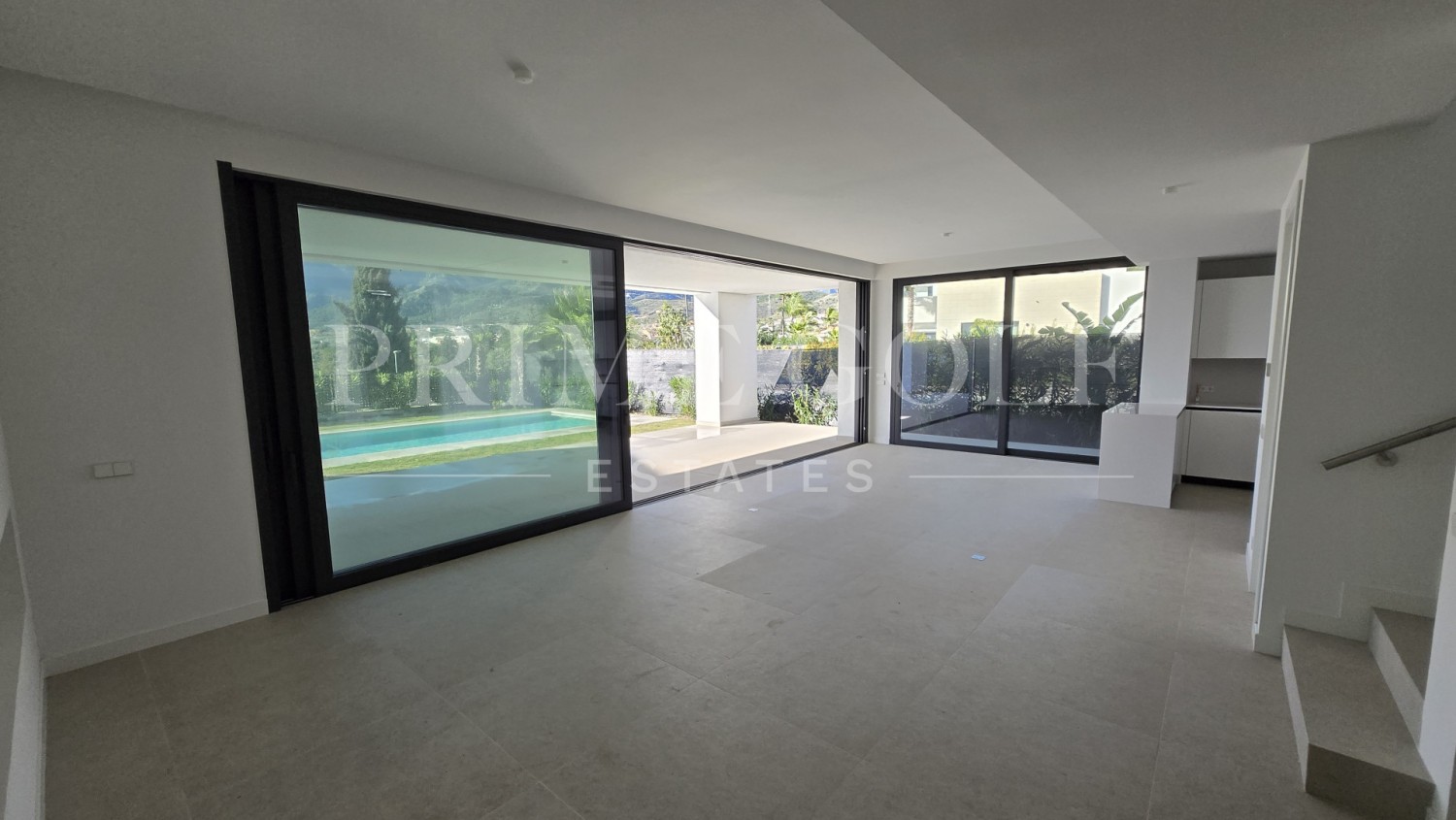 4 bed Villa For Sale in Marbella East, Malaga - thumb 10