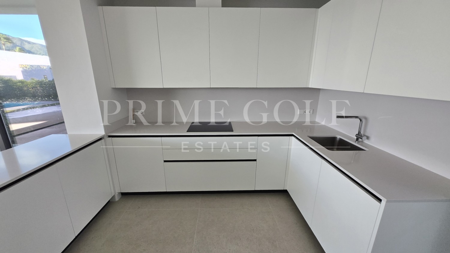 4 bed Villa For Sale in Marbella East, Malaga - thumb 16
