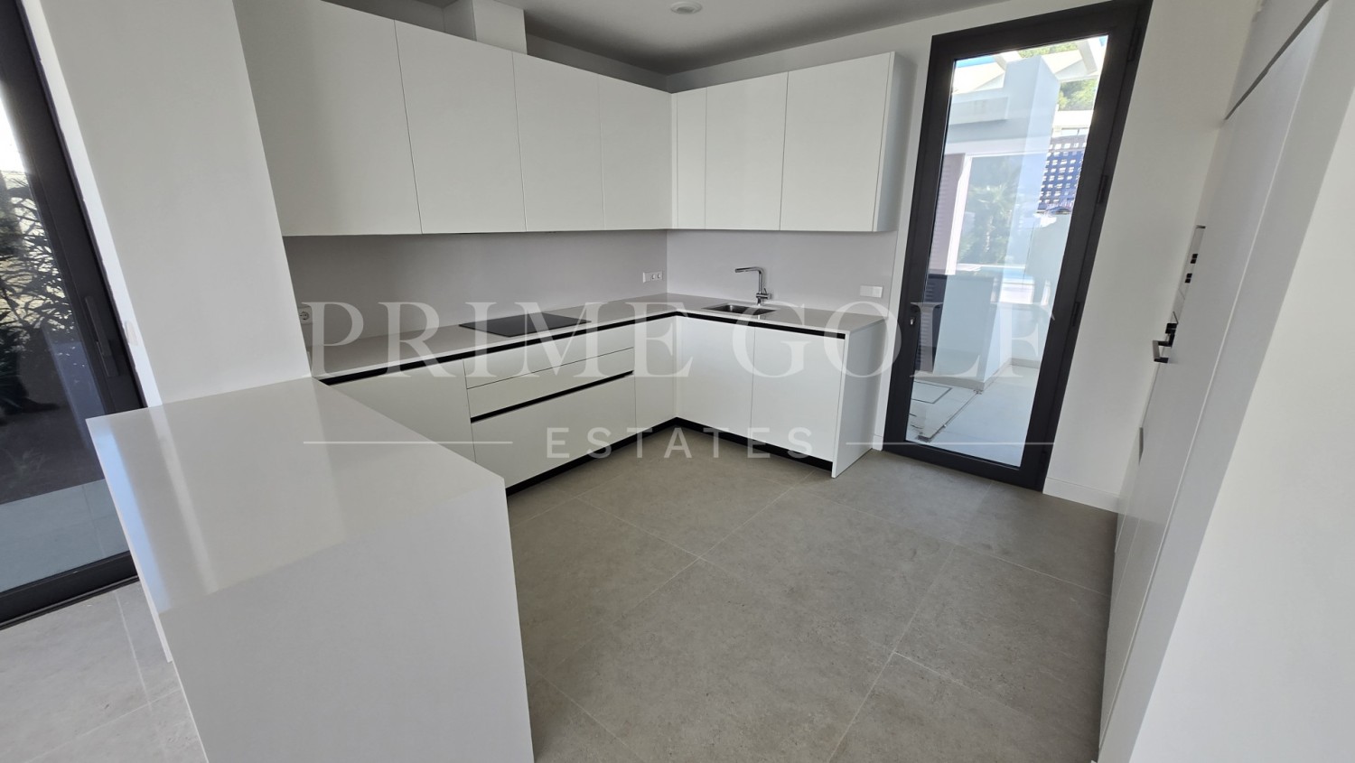4 bed Villa For Sale in Marbella East, Malaga - thumb 17