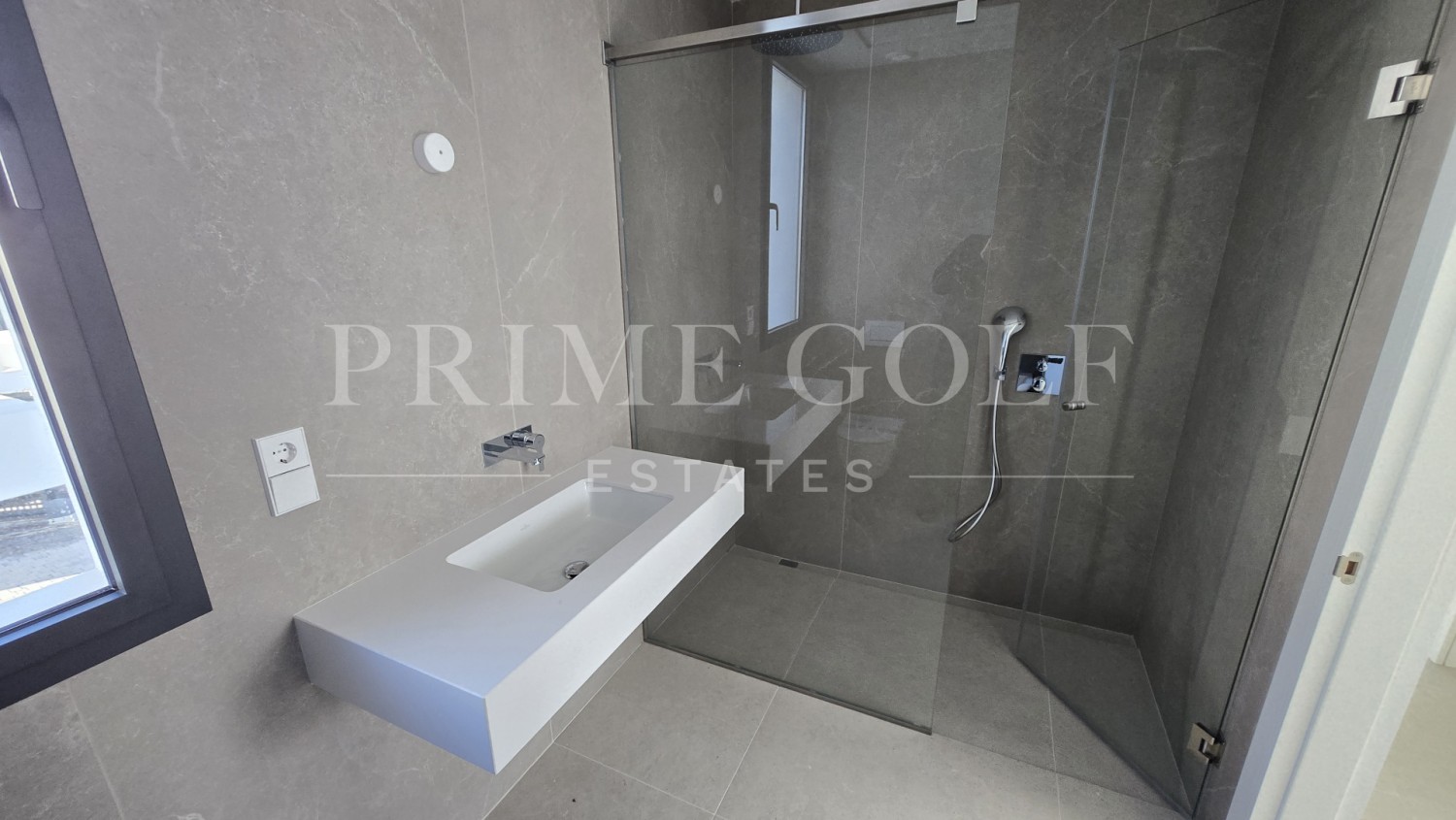 4 bed Villa For Sale in Marbella East, Malaga - thumb 43