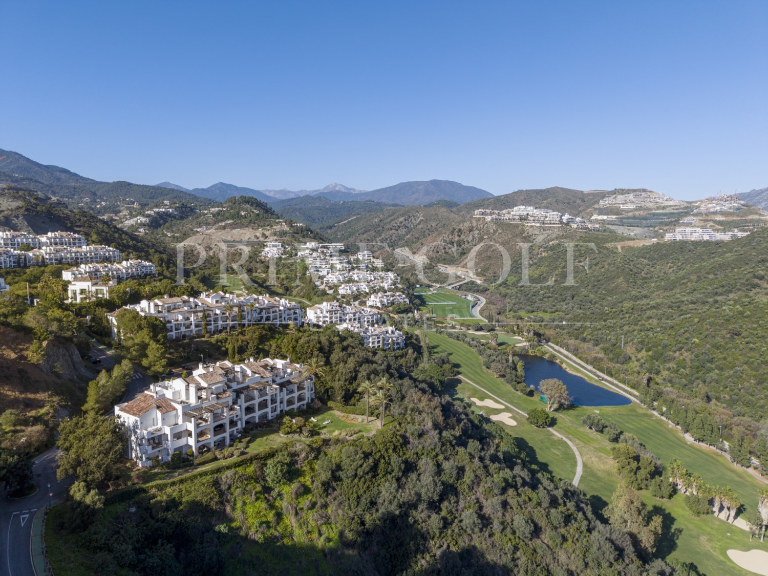 3 bed Penthouse For Sale in Benahavis, Malaga - thumb 2