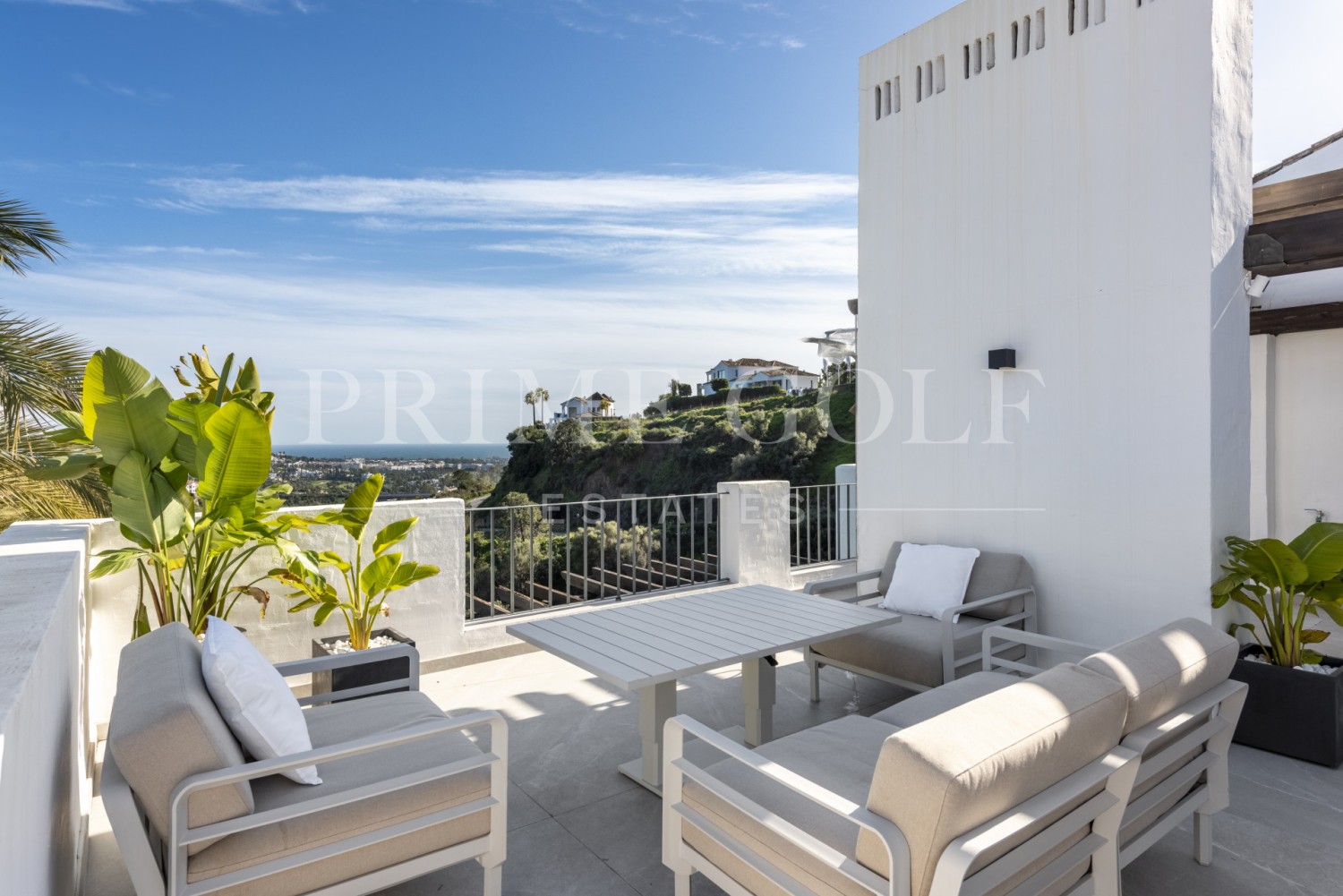 3 bed Penthouse For Sale in Benahavis, Malaga - thumb 3