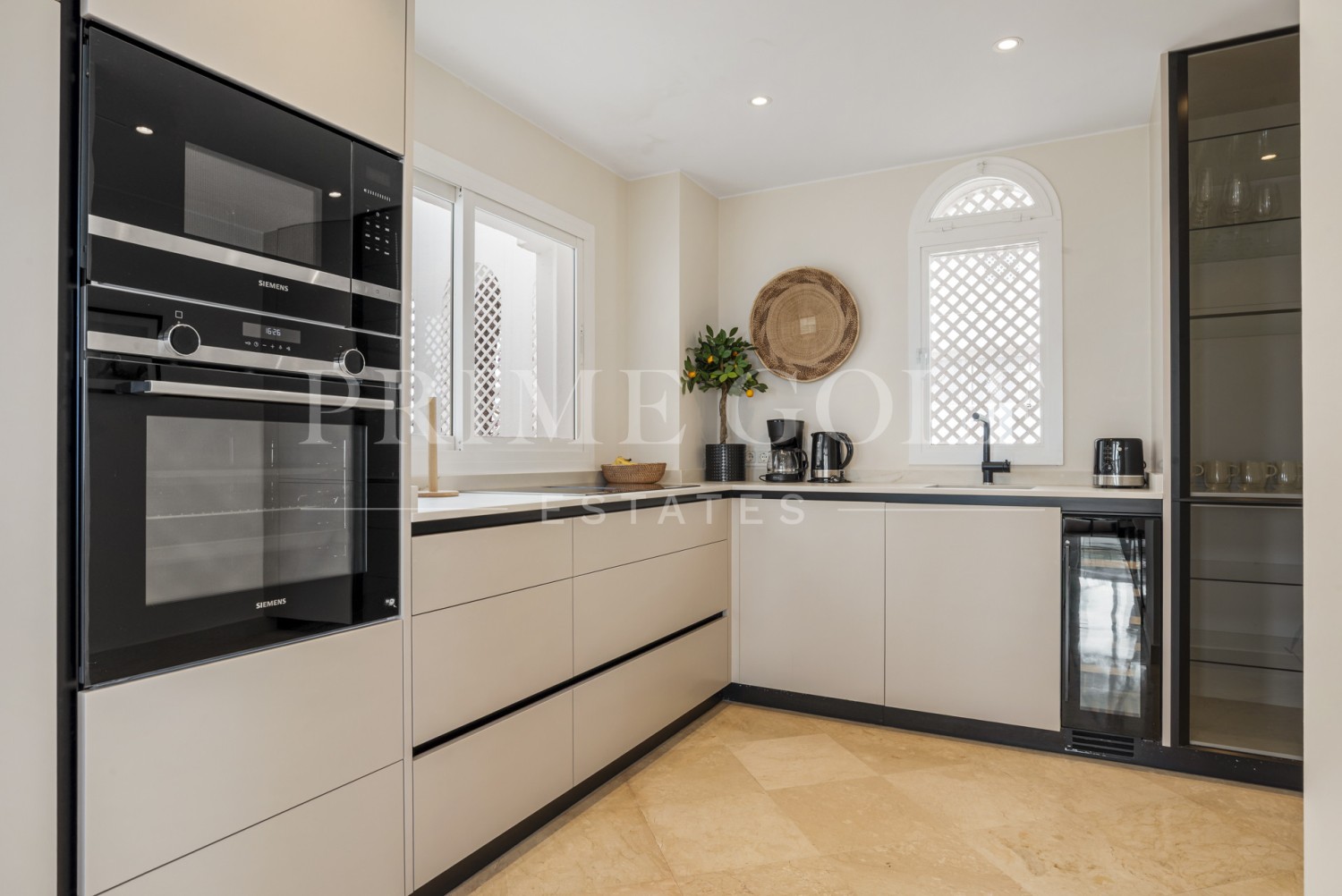 3 bed Penthouse For Sale in Marbella Golden Mile, Malaga - thumb 11
