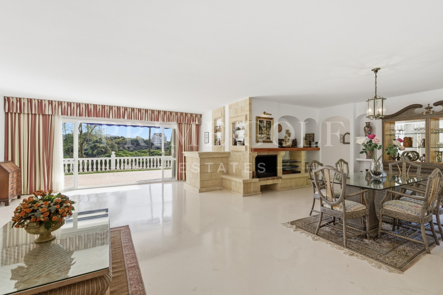 4 bed Villa For Sale in Marbella East, Malaga - thumb 2