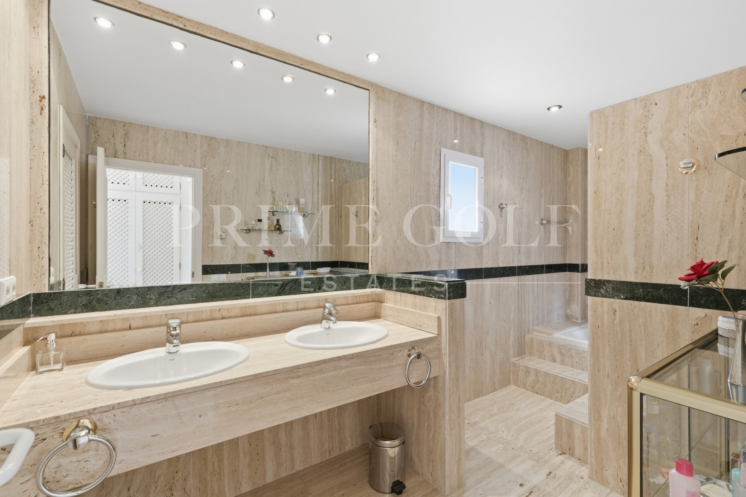4 bed Villa For Sale in Marbella East, Malaga - thumb 23