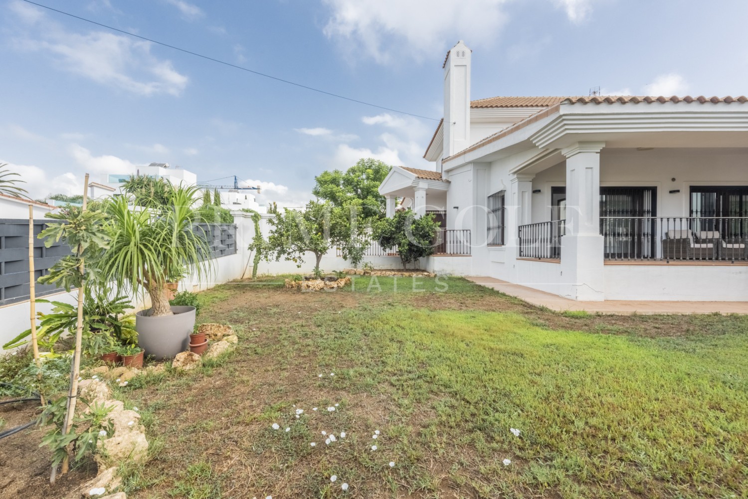 5 bed Villa For Sale in San Pedro de Alcantara, Malaga - thumb 1