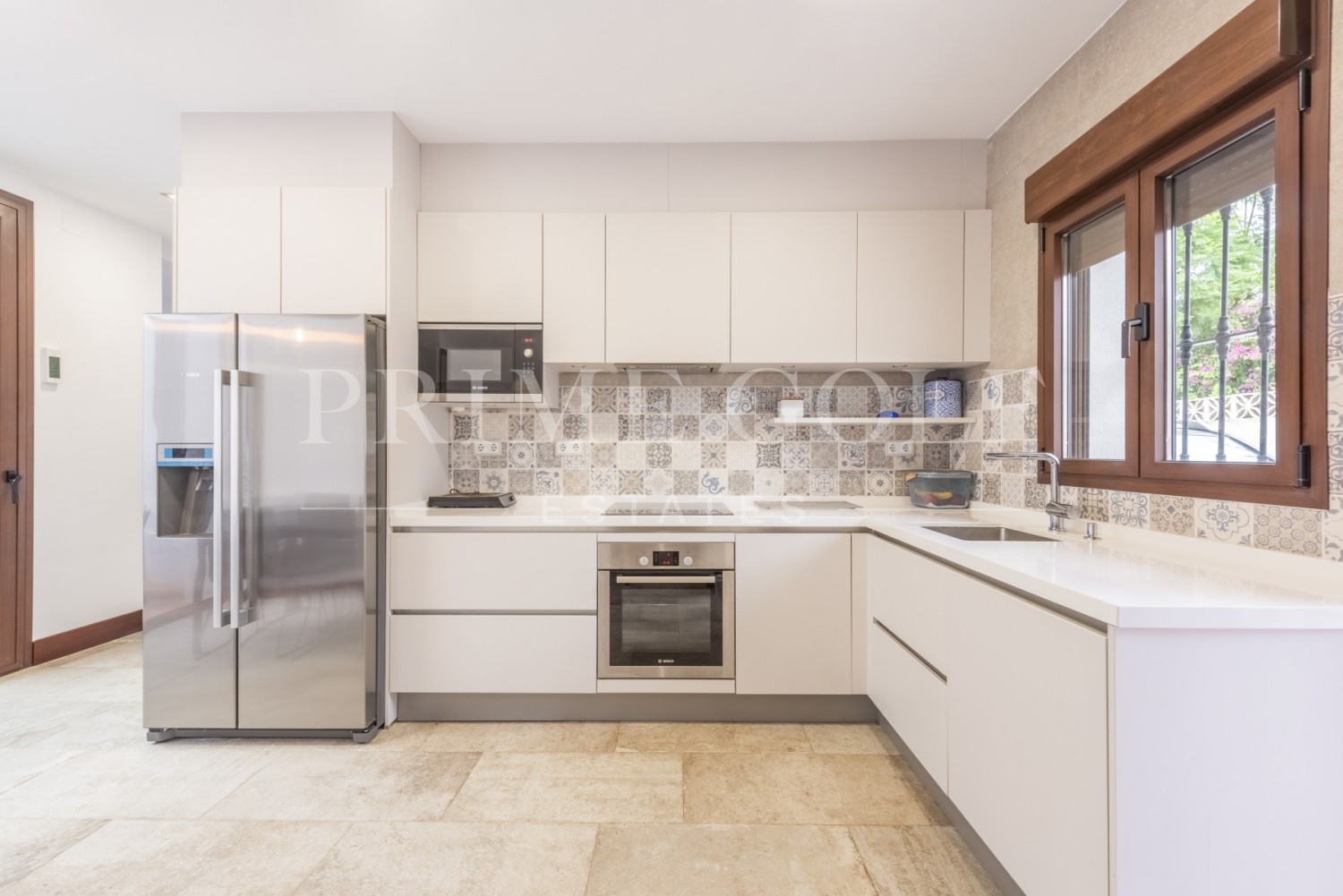 5 bed Villa For Sale in San Pedro de Alcantara, Malaga - thumb 2