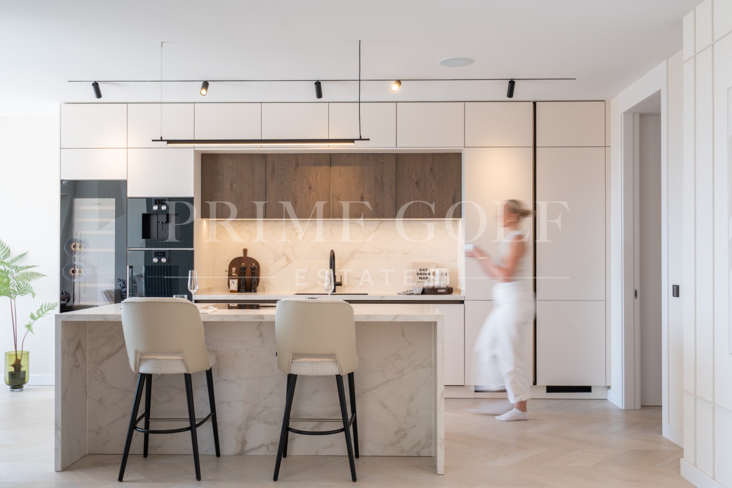 4 bed Apartment For Sale in Nueva Andalucia, Malaga - thumb 1