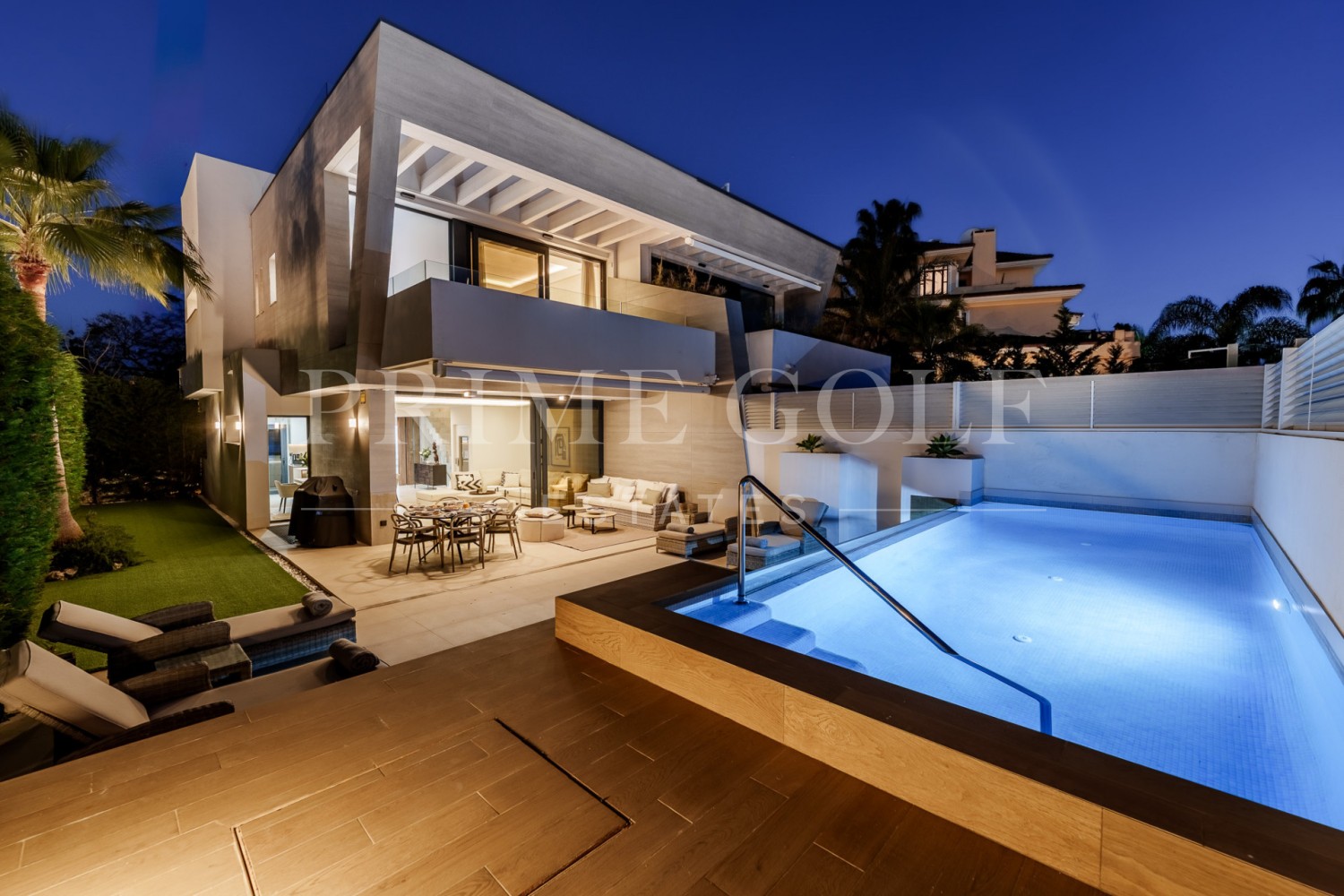 5 bed Townhouse For Sale in Marbella - Puerto Banus, Malaga - thumb 1