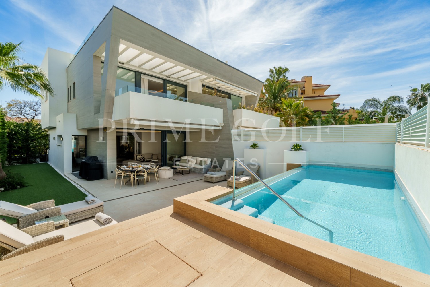 5 bed Townhouse For Sale in Marbella - Puerto Banus, Malaga - thumb 2
