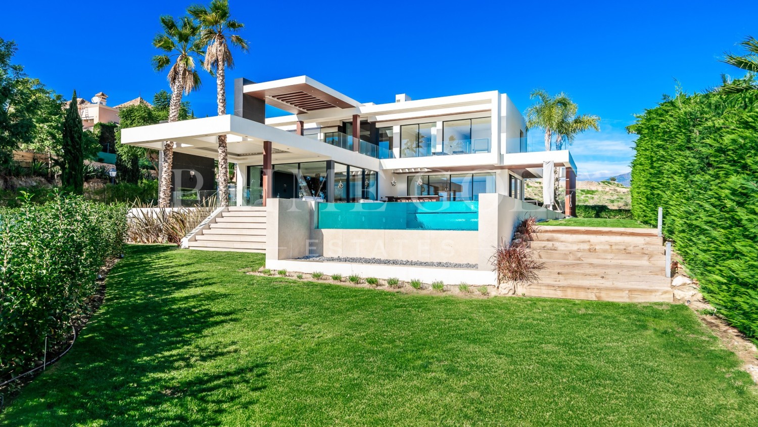 5 bed Villa For Sale in Benahavis, Malaga - thumb 1