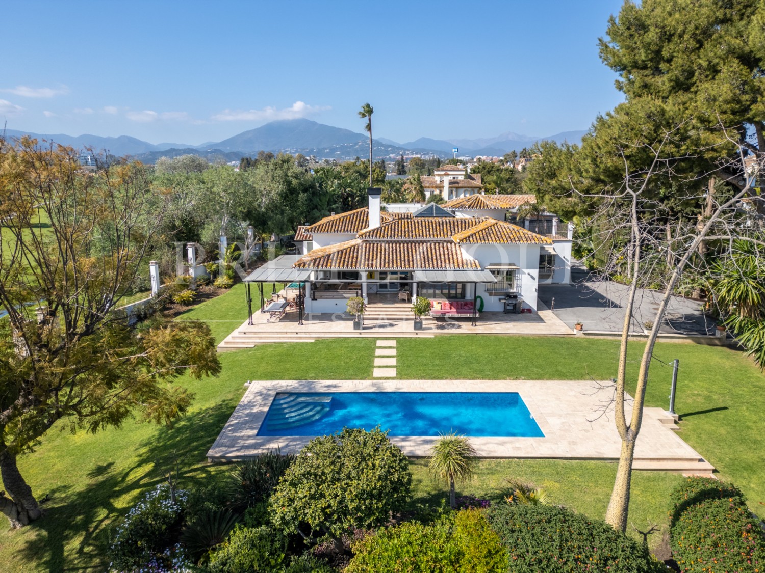 4 bed Villa For Sale in San Pedro de Alcantara, Malaga - thumb 2
