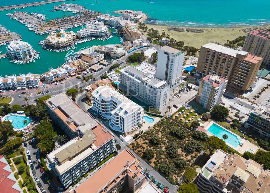 3 bed Apartment For Sale in Benalmadena, Malaga - thumb 4