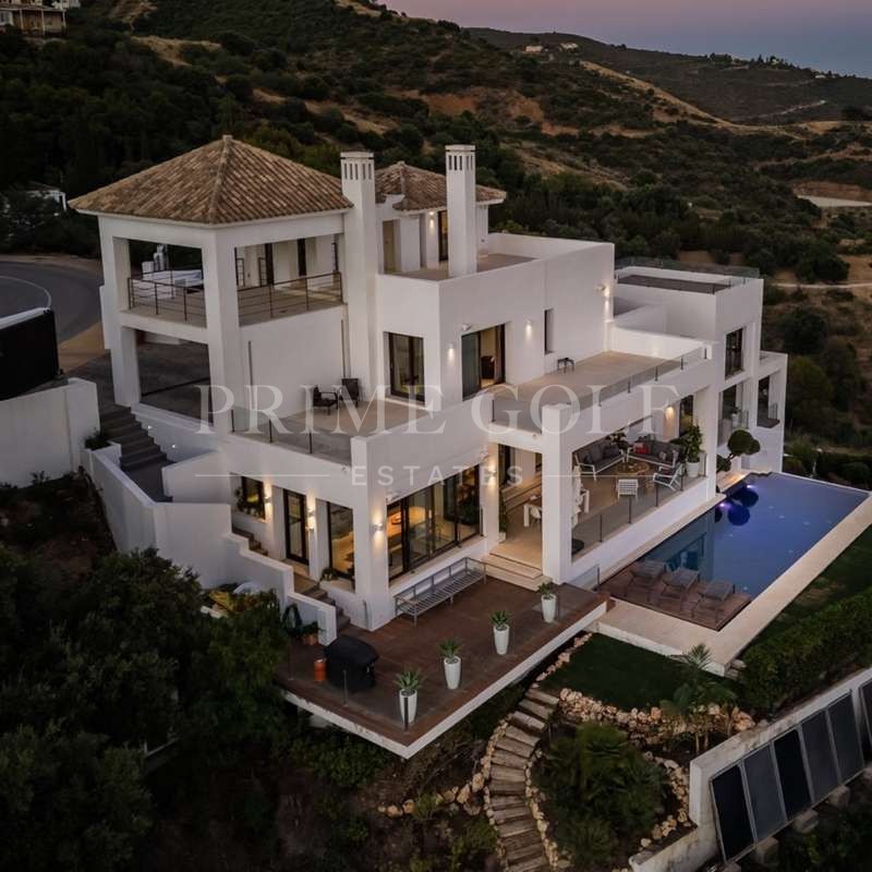 5 bed Villa For Sale in Marbella, Malaga - thumb 1