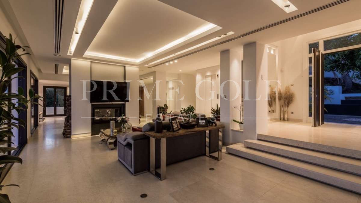 5 bed Villa For Sale in Marbella, Malaga - thumb 2
