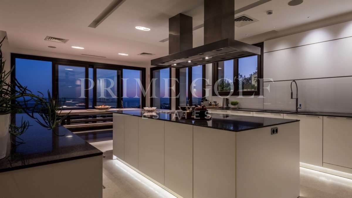 5 bed Villa For Sale in Marbella, Malaga - thumb 6