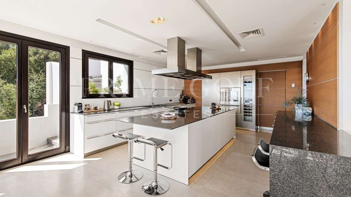 5 bed Villa For Sale in Marbella, Malaga - thumb 8