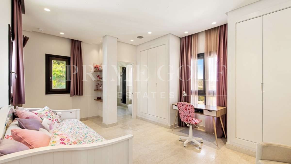 5 bed Villa For Sale in Marbella, Malaga - thumb 11