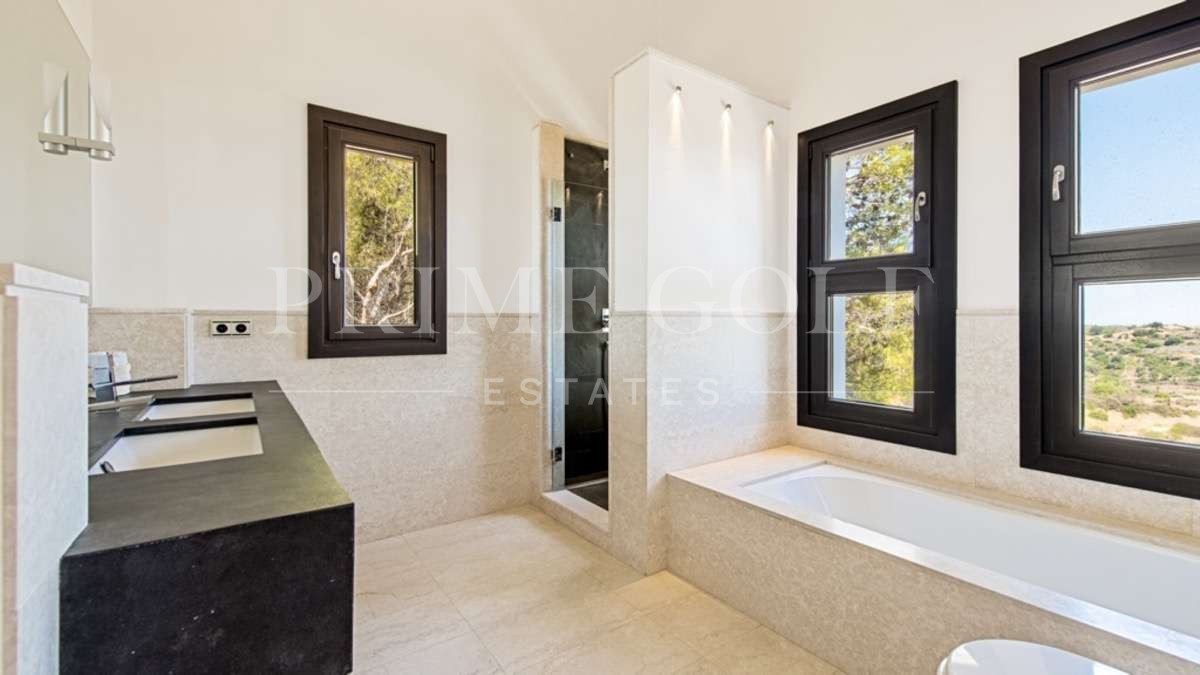 5 bed Villa For Sale in Marbella, Malaga - thumb 13