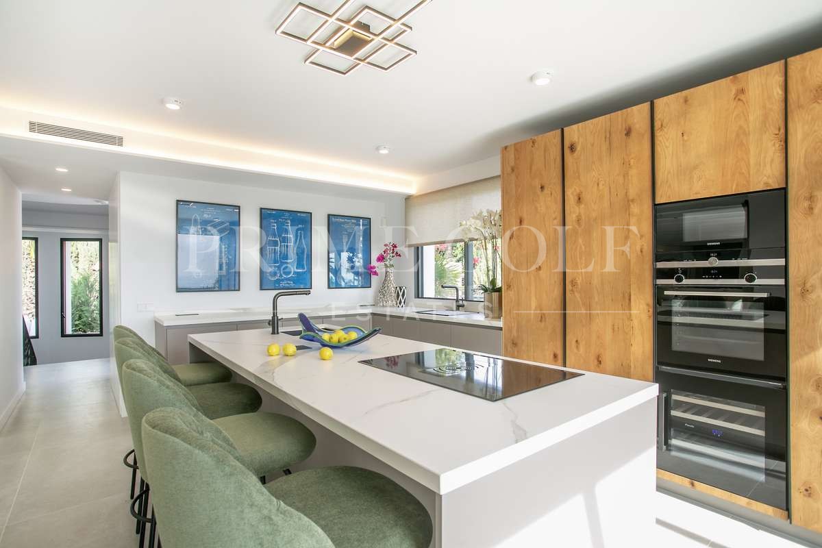 5 bed Villa For Sale in Marbella, Malaga - thumb 8