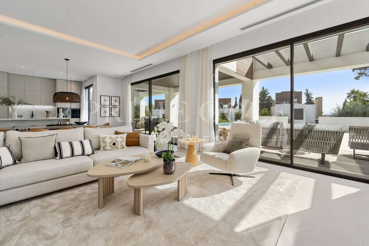 4 bed Villa For Sale in Marbella, Malaga - thumb 1