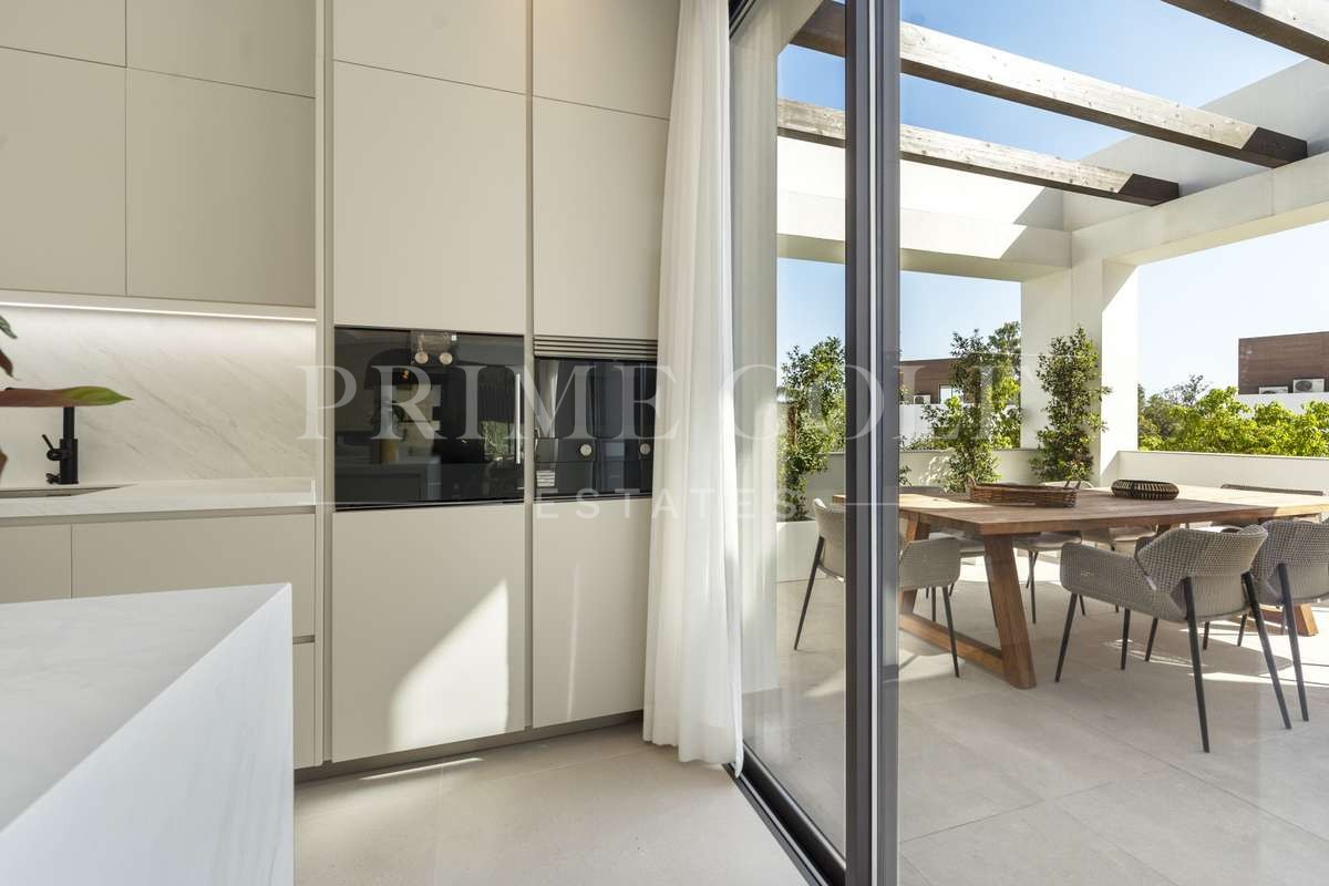 4 bed Villa For Sale in Marbella, Malaga - thumb 8