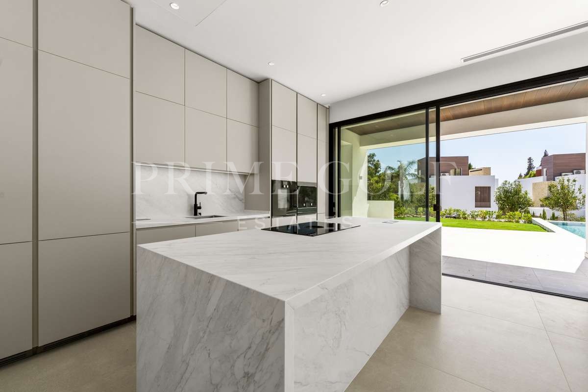 4 bed Villa For Sale in Marbella, Malaga - thumb 11