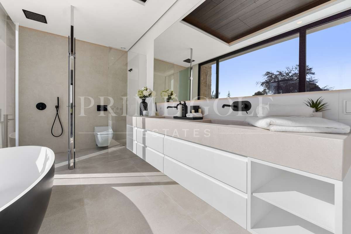 4 bed Villa For Sale in Marbella, Malaga - thumb 22