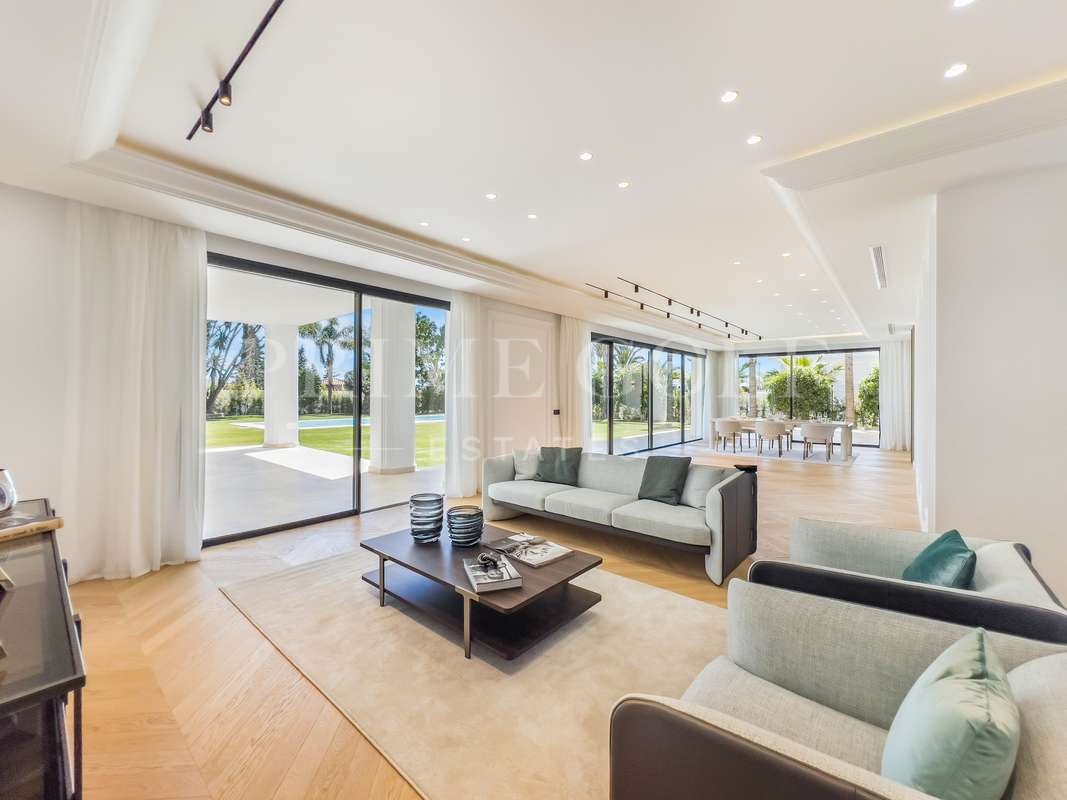 6 bed Villa For Sale in Marbella, Malaga - thumb 2