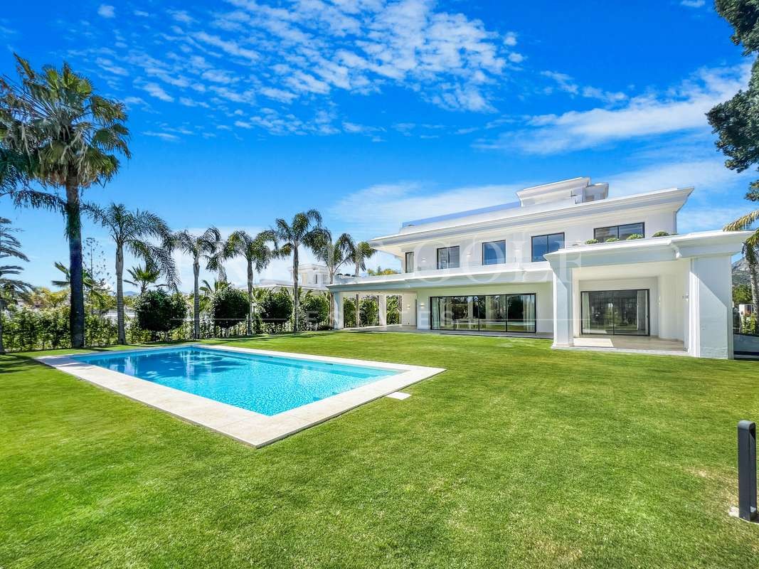 6 bed Villa For Sale in Marbella, Malaga - thumb 28